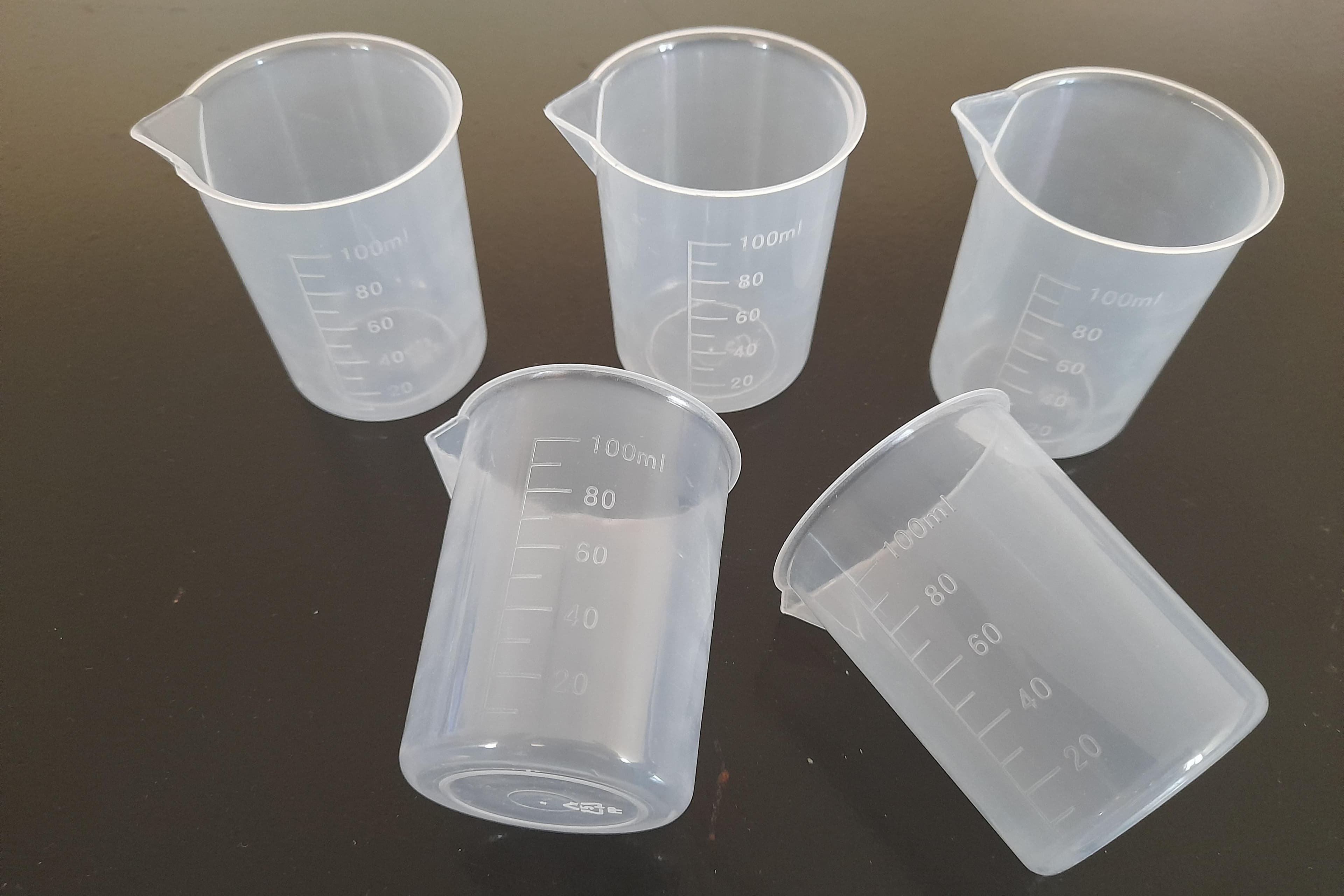 Beaker (plastic)
